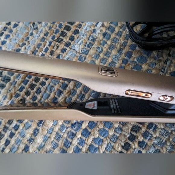 Almost Famous 1" MaxLength Flat Iron with Gold Titanium Plates Heats Up Super F - Picture 4 of 5